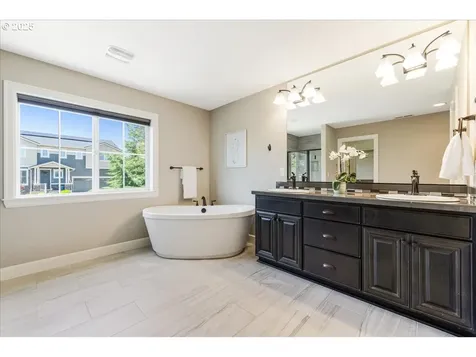 2025 De Vries Way West Linn OR 97068