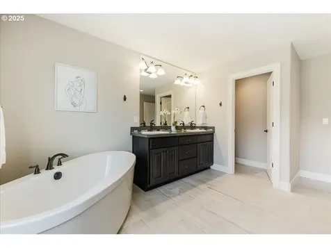 2025 De Vries Way West Linn OR 97068