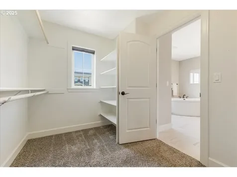 2025 De Vries Way West Linn OR 97068