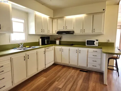 1413 Hawthorne Avenue Reedsport OR 97467