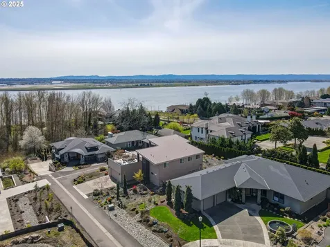 1512 SE Hawks View Court Vancouver WA 98664