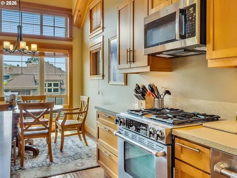 132 E Surfcrest Avenue Cannon Beach OR 97110