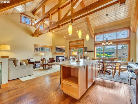 132 E Surfcrest Avenue Cannon Beach OR 97110