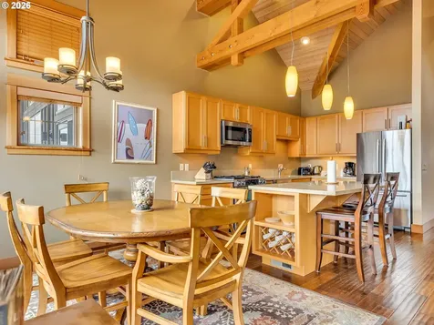132 E Surfcrest Avenue Cannon Beach OR 97110