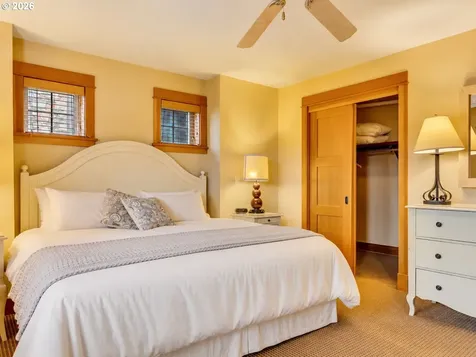 132 E Surfcrest Avenue Cannon Beach OR 97110