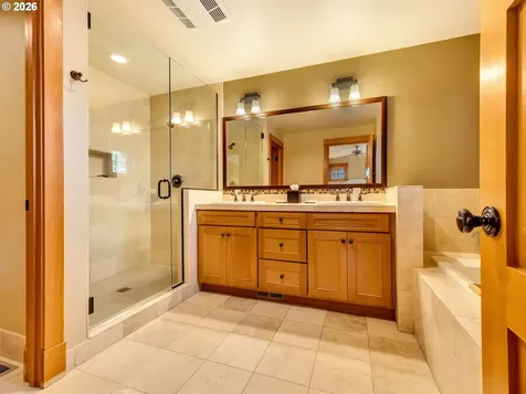132 E Surfcrest Avenue Cannon Beach OR 97110