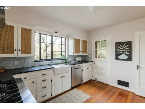 1128 NE Knott Street Portland OR 97212