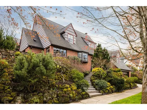 1128 NE Knott Street Portland OR 97212
