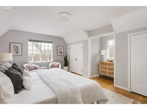 1128 NE Knott Street Portland OR 97212
