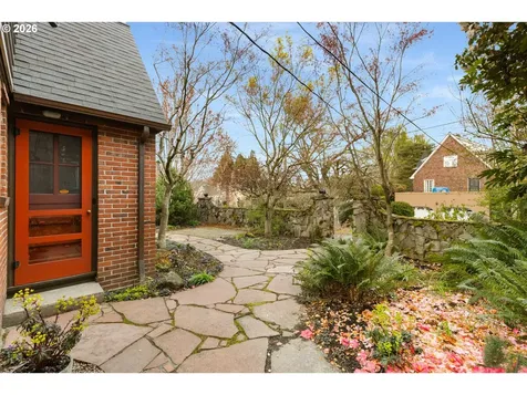 1128 NE Knott Street Portland OR 97212