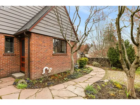 1128 NE Knott Street Portland OR 97212