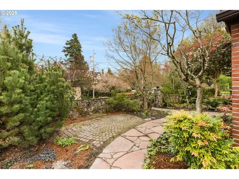 1128 NE Knott Street Portland OR 97212