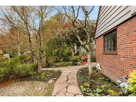 1128 NE Knott Street Portland OR 97212