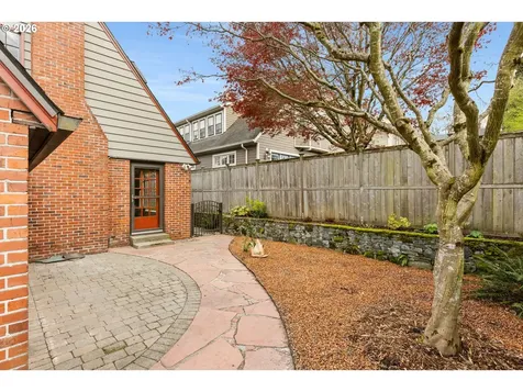 1128 NE Knott Street Portland OR 97212