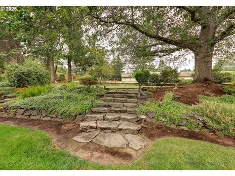 13985 NW Harvest Lane Portland OR 97229