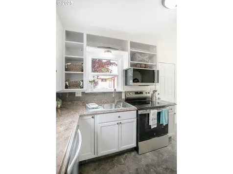 805 N Kelso Avenue Kelso WA 98626