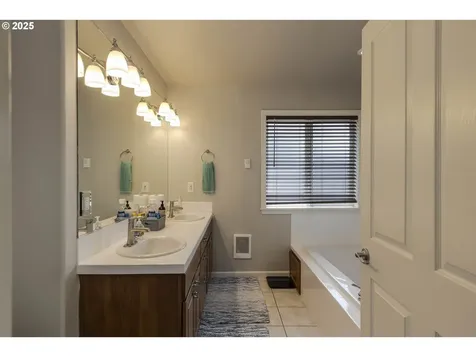 627 NW Heath Street Dallas OR 97338