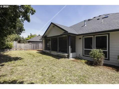 627 NW Heath Street Dallas OR 97338