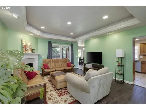 627 NW Heath Street Dallas OR 97338