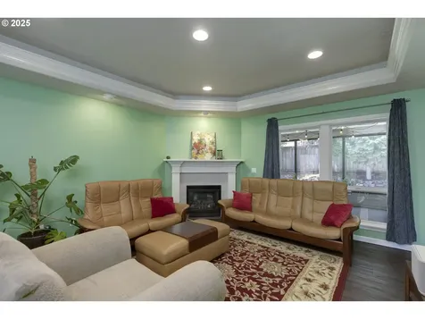 627 NW Heath Street Dallas OR 97338