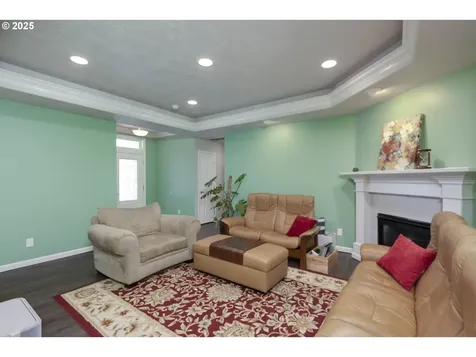 627 NW Heath Street Dallas OR 97338