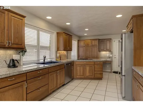 627 NW Heath Street Dallas OR 97338