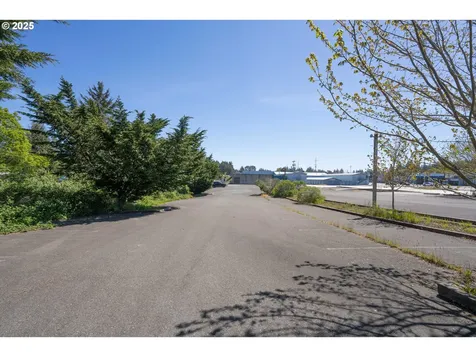 1088 Newmark Avenue Coos Bay OR 97420