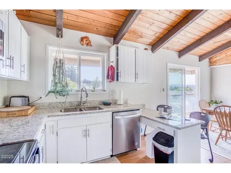 605 SE 2nd Street Newport OR 97365