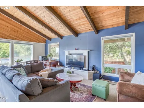 605 SE 2nd Street Newport OR 97365