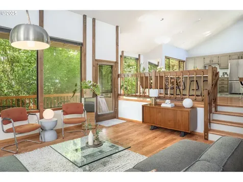 9324 SW 55th Avenue Portland OR 97219
