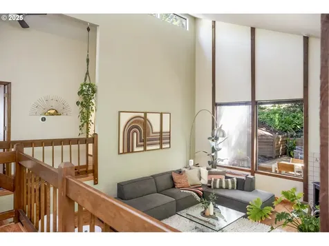 9324 SW 55th Avenue Portland OR 97219