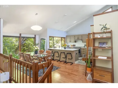 9324 SW 55th Avenue Portland OR 97219