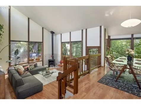 9324 SW 55th Avenue Portland OR 97219