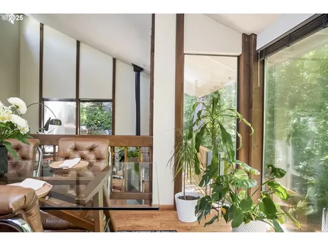 9324 SW 55th Avenue Portland OR 97219