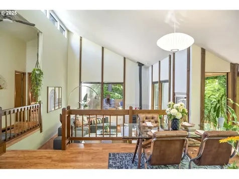 9324 SW 55th Avenue Portland OR 97219