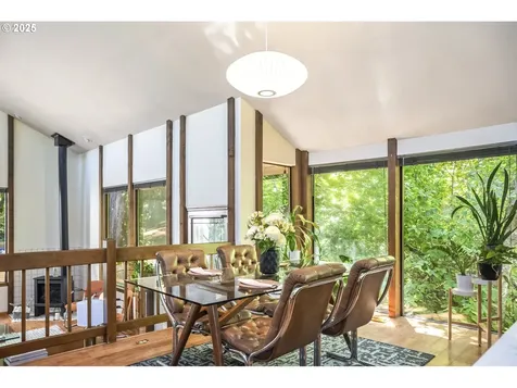 9324 SW 55th Avenue Portland OR 97219