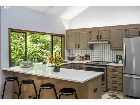 9324 SW 55th Avenue Portland OR 97219