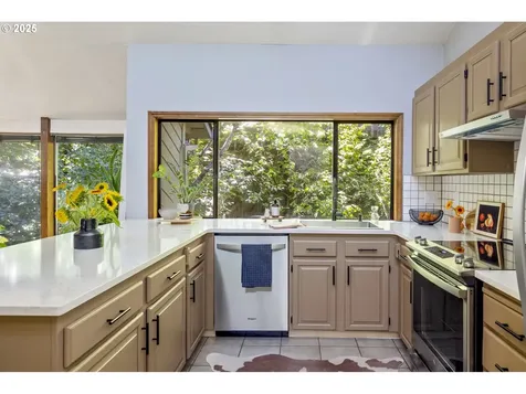 9324 SW 55th Avenue Portland OR 97219
