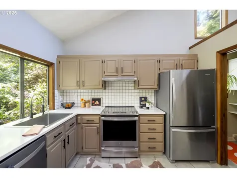 9324 SW 55th Avenue Portland OR 97219