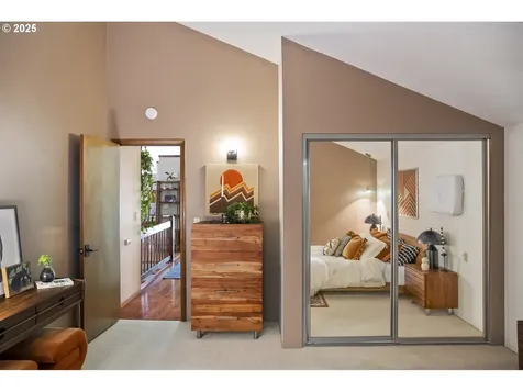 9324 SW 55th Avenue Portland OR 97219