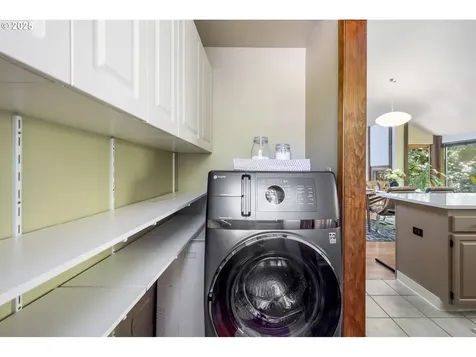 9324 SW 55th Avenue Portland OR 97219