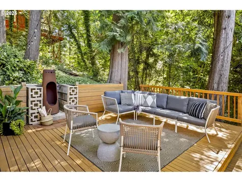 9324 SW 55th Avenue Portland OR 97219