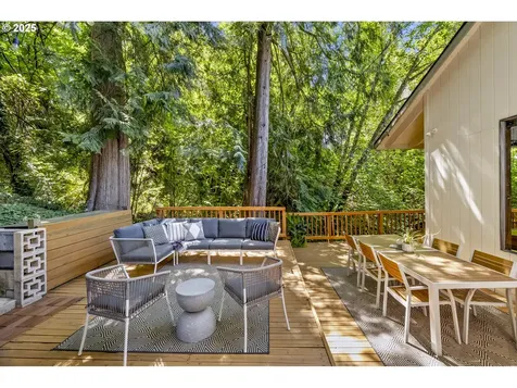 9324 SW 55th Avenue Portland OR 97219
