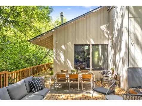 9324 SW 55th Avenue Portland OR 97219