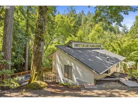 9324 SW 55th Avenue Portland OR 97219
