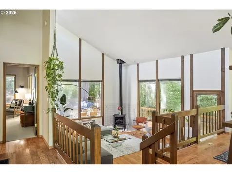 9324 SW 55th Avenue Portland OR 97219