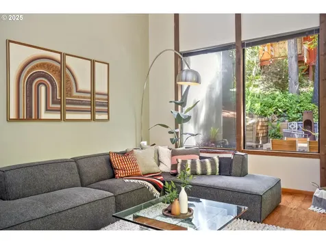 9324 SW 55th Avenue Portland OR 97219