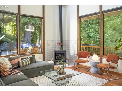 9324 SW 55th Avenue Portland OR 97219