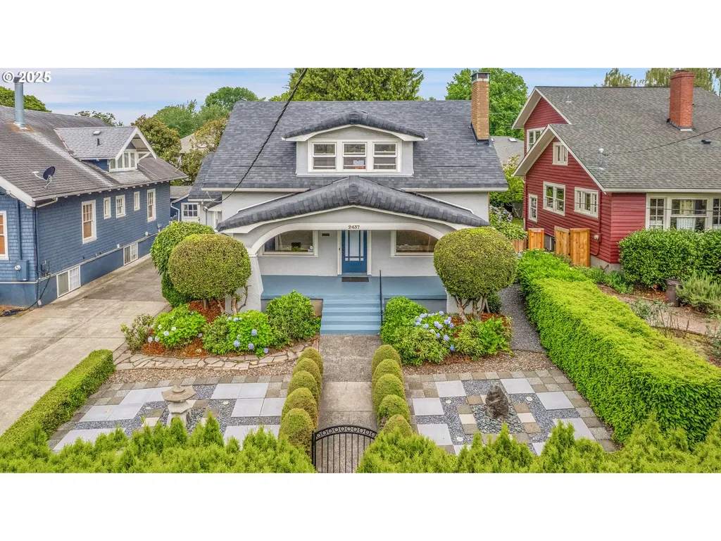2437 NE 9th Avenue Portland OR 97212