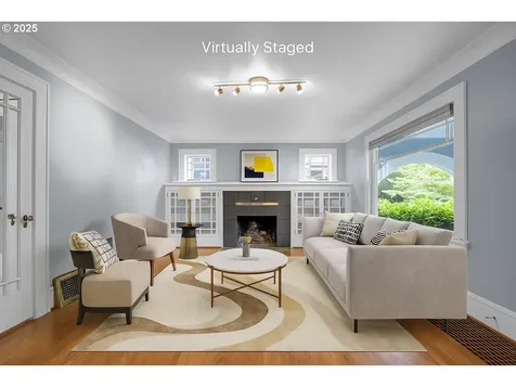 2437 NE 9th Avenue Portland OR 97212
